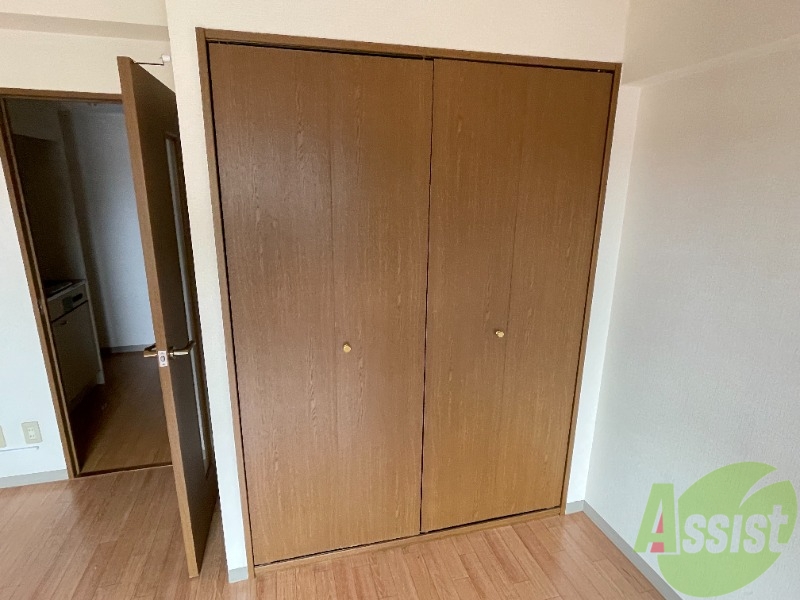 収納　収納はこちらのクローゼットをお使いください。