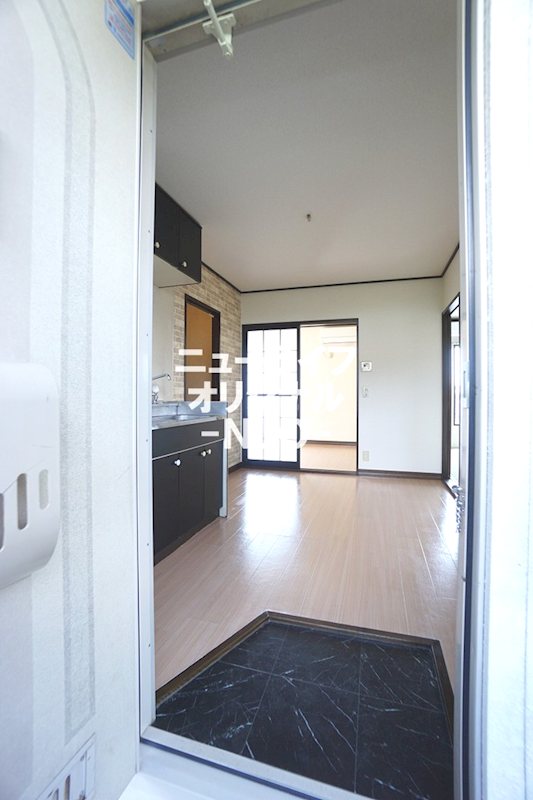 玄関　お好きな収納をお持ち込み頂けます☆