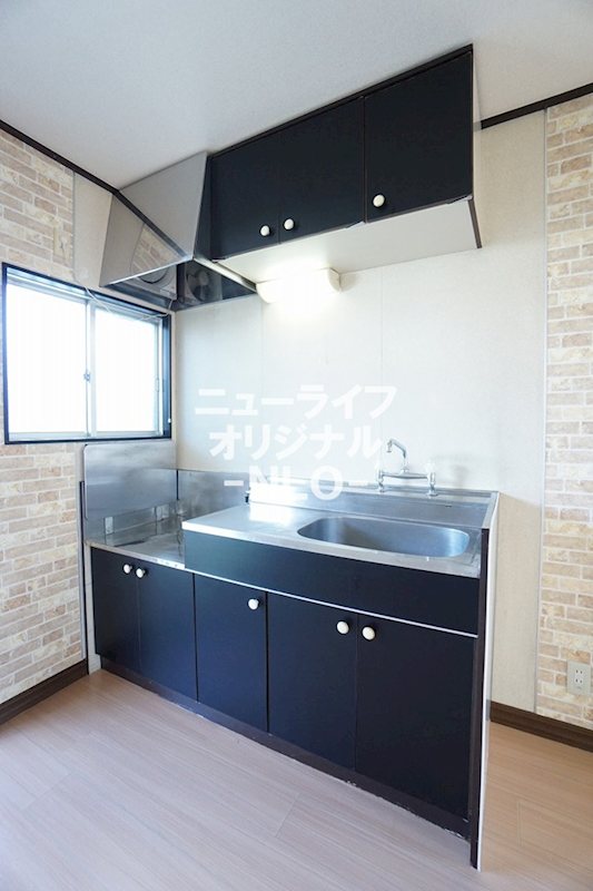 キッチン　窓付きで換気がしやすいキッチンです☆