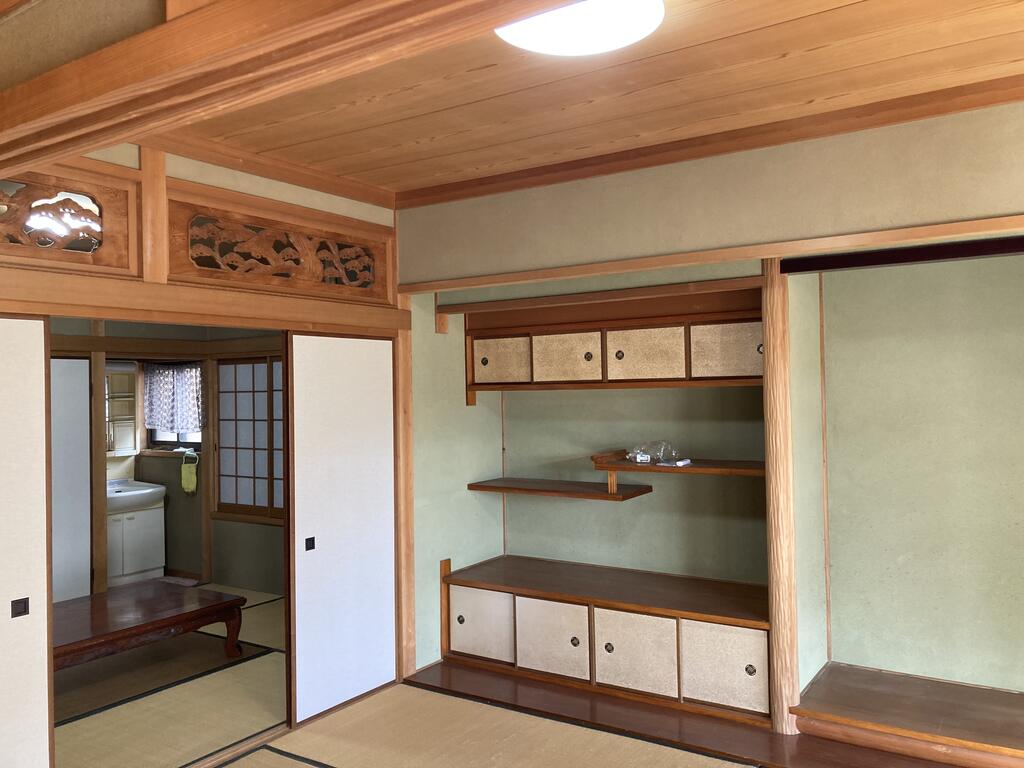 瀬戸町江尻貸家の居間写真