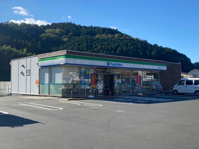 コンビニ　ファミリーマート西大洲店（コンビニ）まで1561m