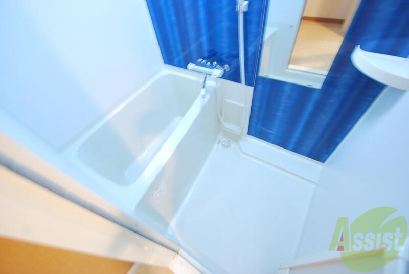 バス・シャワールーム　陽当りの良いベッドルームは癒される心地良い空間です。