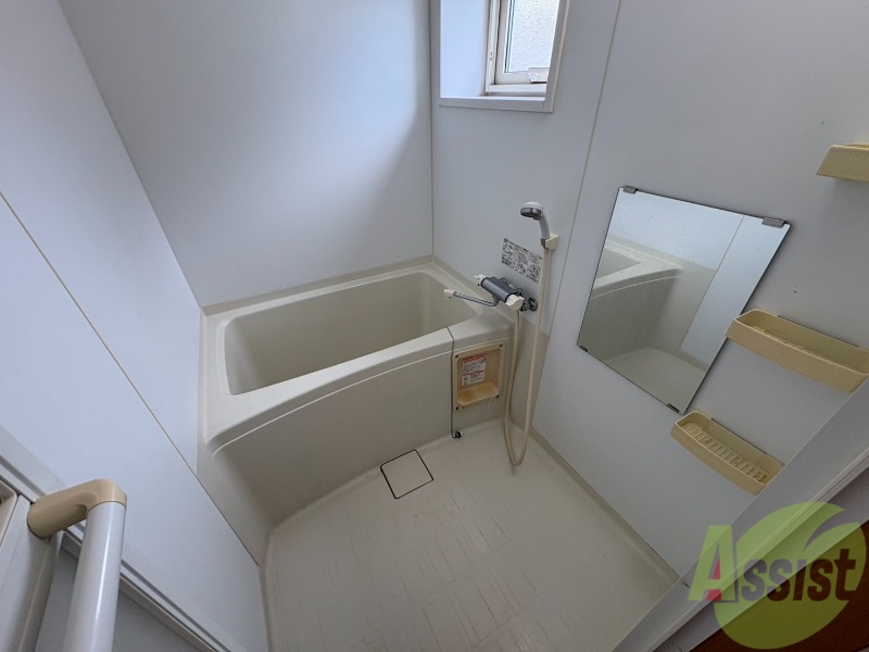 バス・シャワールーム　お風呂になります。一日の疲れを癒してくださいね。