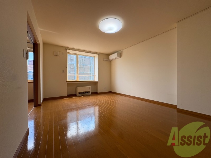 居室・リビング　広くてきれいなリビングです！快適に過ごせそうですね。