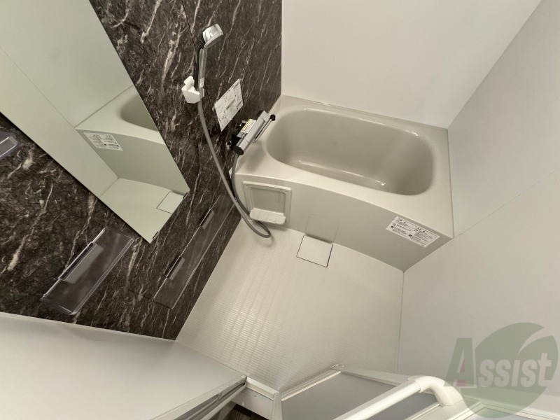 バス・シャワールーム　お風呂になります。一日の疲れを癒してくださいね。