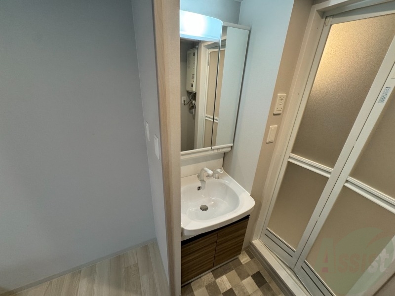 洗面設備　収納も豊富で使い勝手の良い洗面化粧台です。