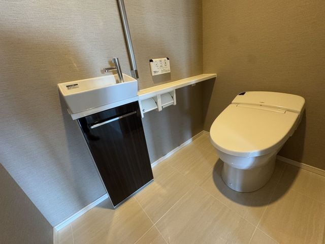 トイレ　温水洗浄暖房便座