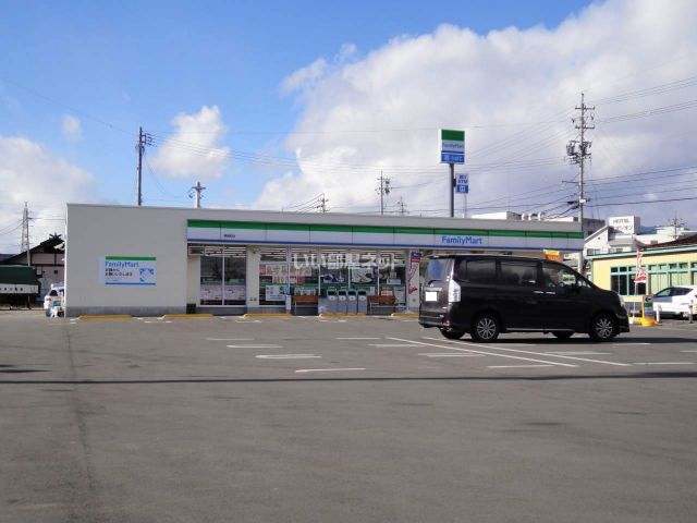 コンビニ　ファミリーマート 東御和店（コンビニ）まで462m