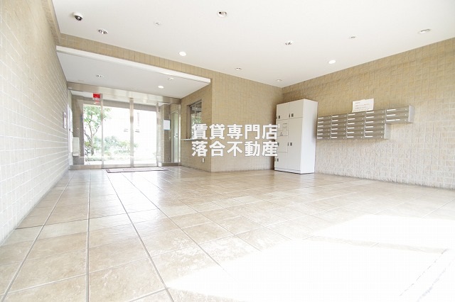 ロビー　オートロック付きで安心♪