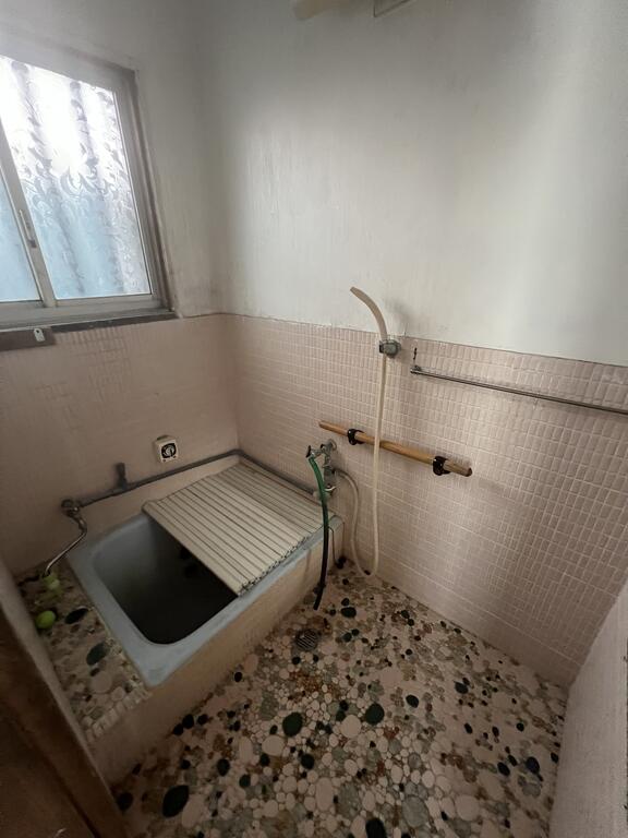 バス・シャワールーム　給湯器交換して新しく工事します！