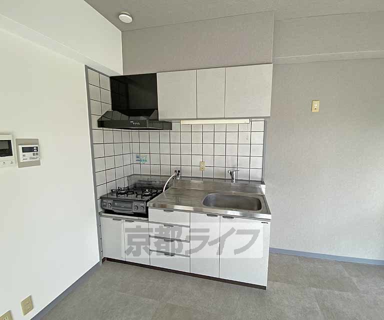 キッチン　収納たっぷりのキッチンです。