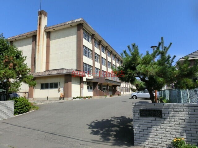 中学校　函館市立北中学校（中学校）まで1257m