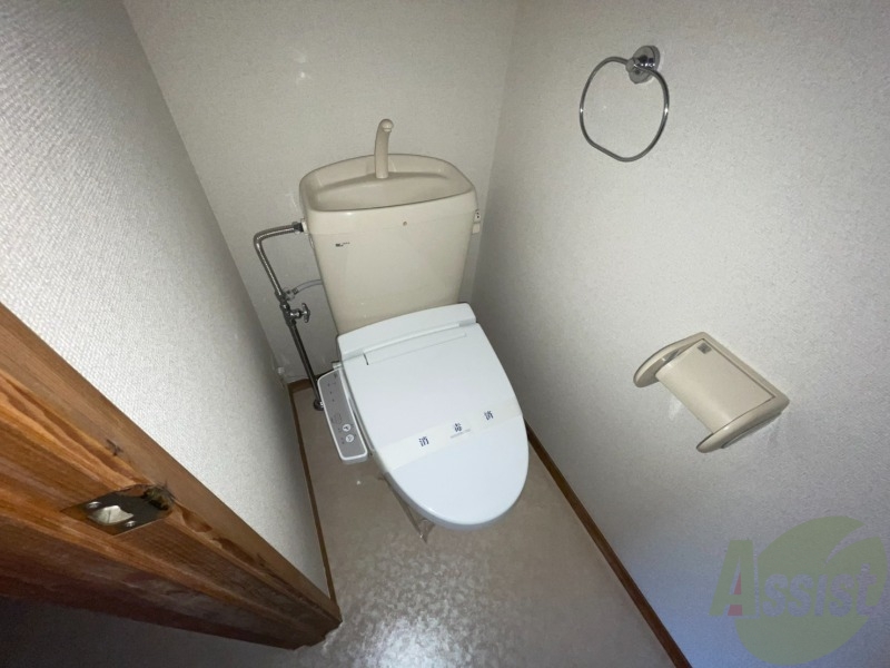 トイレ　嬉しいウォシュレット機能付きです。シャワートイレは便利ですね