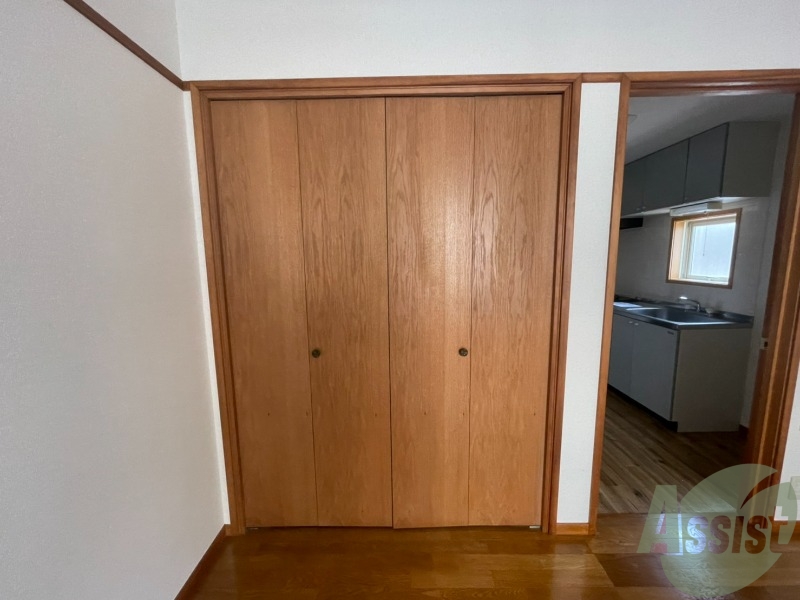 収納　収納はこちらのクローゼットをお使いください。