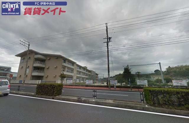 小学校　伊勢市立明倫小学校（小学校）まで300m