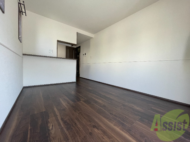 居室・リビング　陽当たりが良く、広々としており過ごしやすそうです。