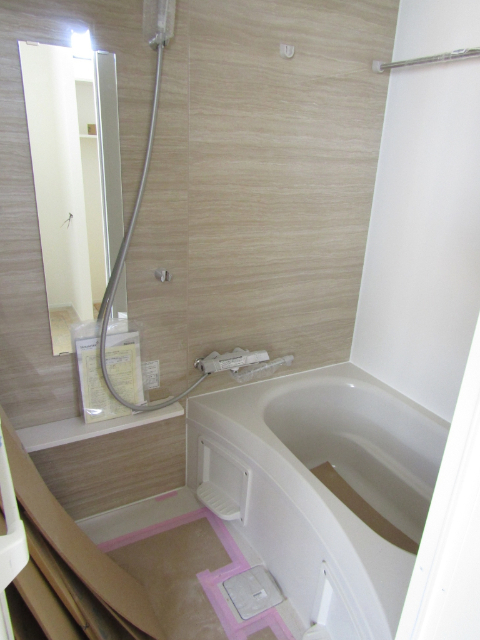 バス・シャワールーム　建築中イメージです
