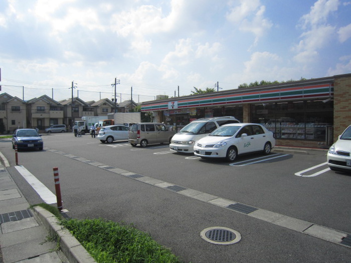 コンビニ　セブンイレブン向日寺戸店（コンビニ）まで240m
