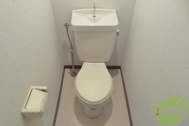 トイレ　トイレはこのようにシンプルなモデルでございます。
