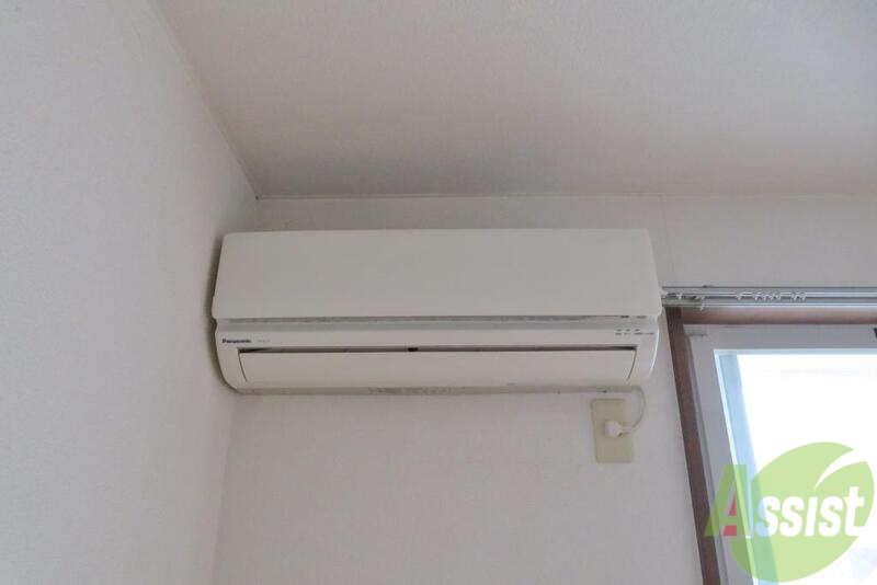 その他設備　エアコンは居室に１基ついております。夏場も安心ですね