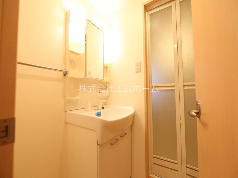 洗面設備　脱衣所　独立洗面台（シャンプードレッサー）洗濯機用意できます