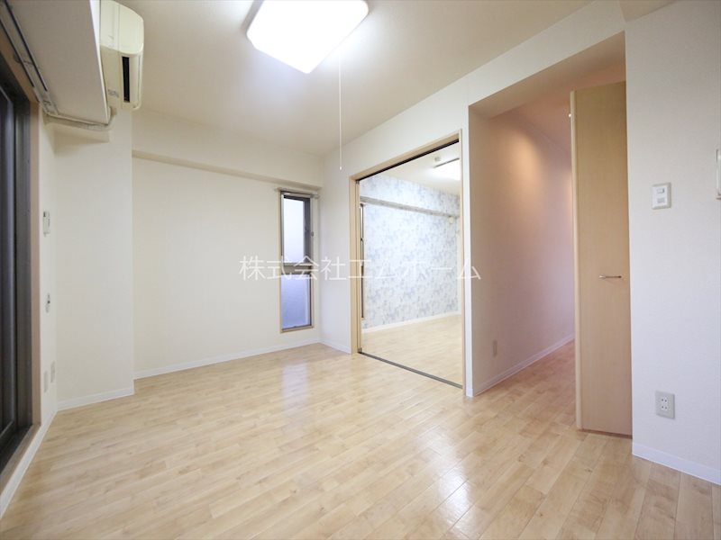 居室・リビング　ＬＤＫ10.4帖　洋室5.8帖とつなげても仕切っても使えます