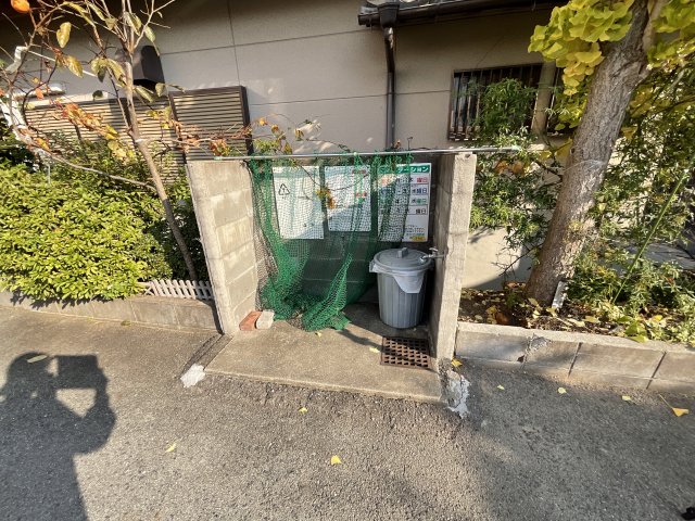 その他共有部分　敷地内ゴミ捨て場もあります