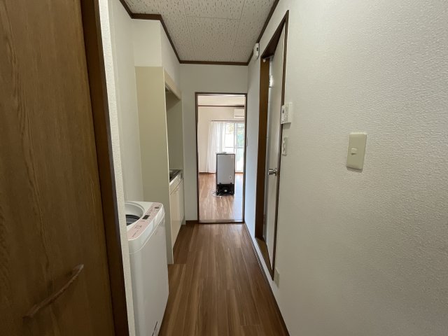 その他部屋・スペース　玄関から見た内装です