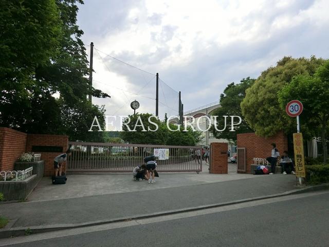 中学校　川崎市立金程中学校（中学校）まで952m