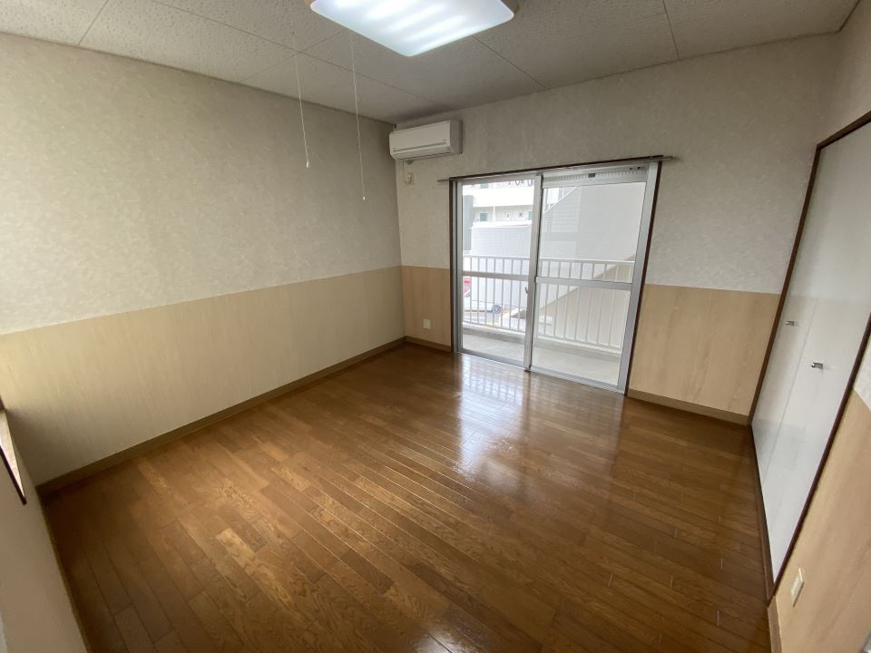 居室・リビング　８畳の洋室です