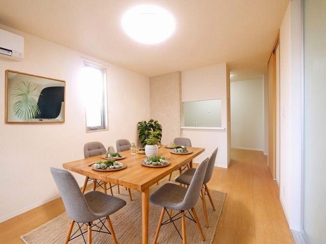 居室・リビング　CGで家具等を配置したもので家具等は含まれません