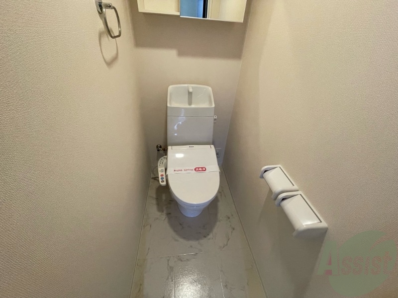 トイレ　こちらはトイレになります。シャワー付きです。