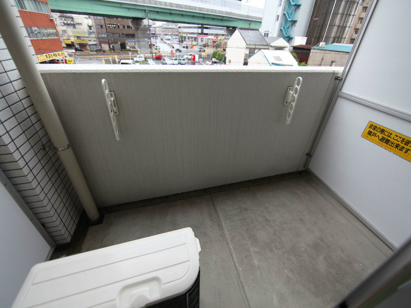 バルコニー　バルコニー　洗濯物が干せます