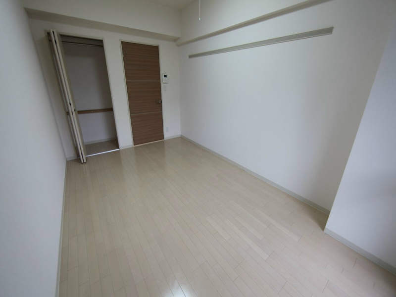 居室・リビング　洋室7.5帖　クローゼット（収納充実してます）