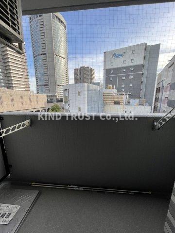 バルコニー　バルコニーからの眺めを楽しみながら食事をしませんか