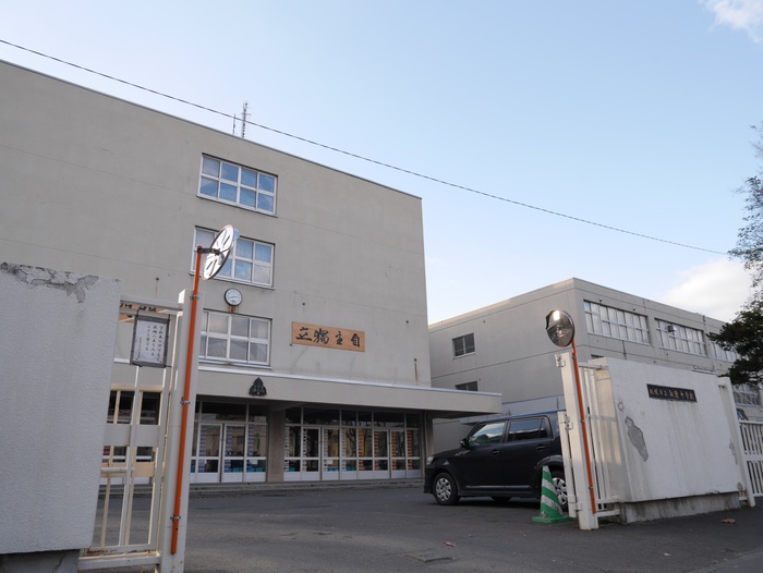 中学校　向陵中学校（中学校）まで443m