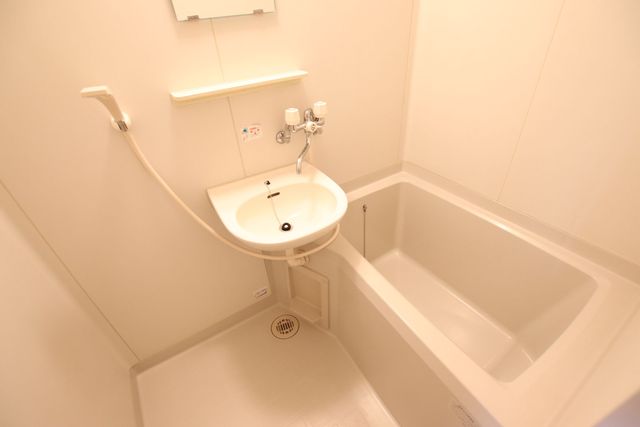 バス・シャワールーム　お手入れらくらくユニットバス