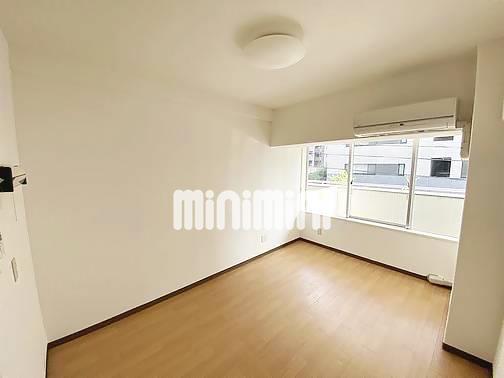 居室・リビング　日当たりよくきれいです。