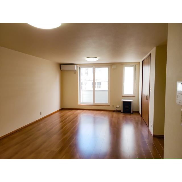 居室・リビング　洋室（18.4帖）の様子