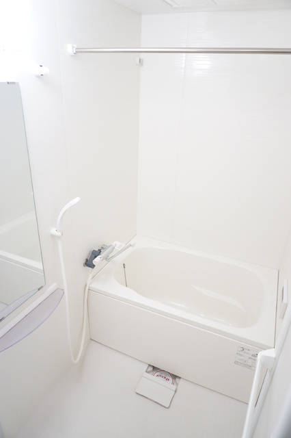 バス・シャワールーム　追焚給湯と浴室乾燥機付きバスルーム