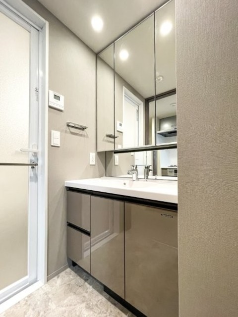 洗面設備　※写真は同タイプ住戸です。