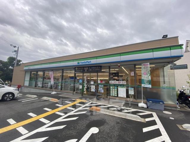 コンビニ　ファミリーマート　箕面粟生外院（コンビニ）まで440m
