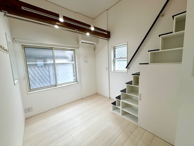 居室・リビング　退去前につき同アパート他居室参考写真