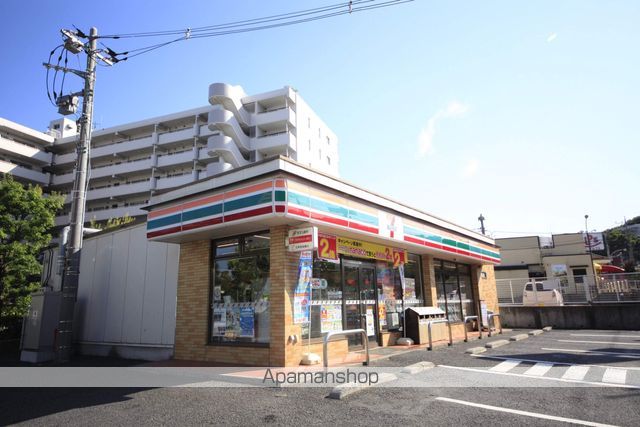 コンビニ　セブンイレブン（コンビニ）まで925m