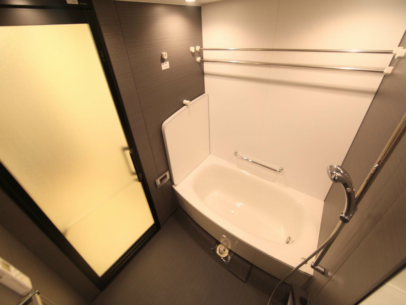 バス・シャワールーム　浴室暖房乾燥機付　追い焚き・オートバス機能付お風呂