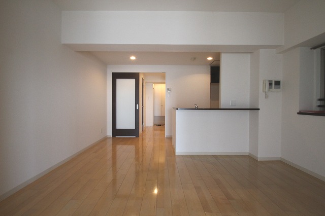 居室・リビング　同物件別号室のものです。