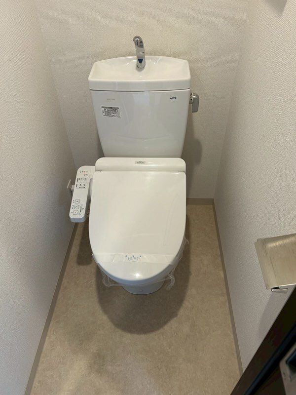 トイレ　同物件別部屋写真