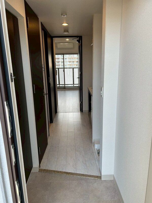 玄関　同物件別部屋写真