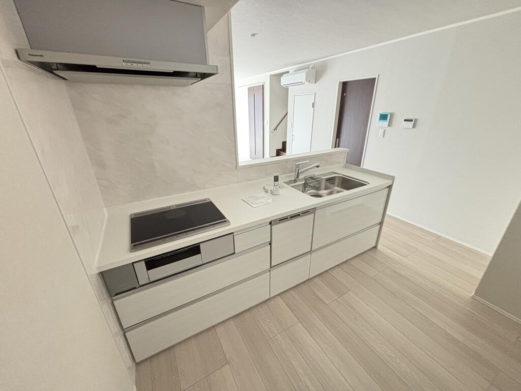 キッチン　食洗器付きの大きなカウンターキッチンです♪