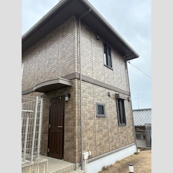 建物外観　駐車スペース付きの一戸建て！